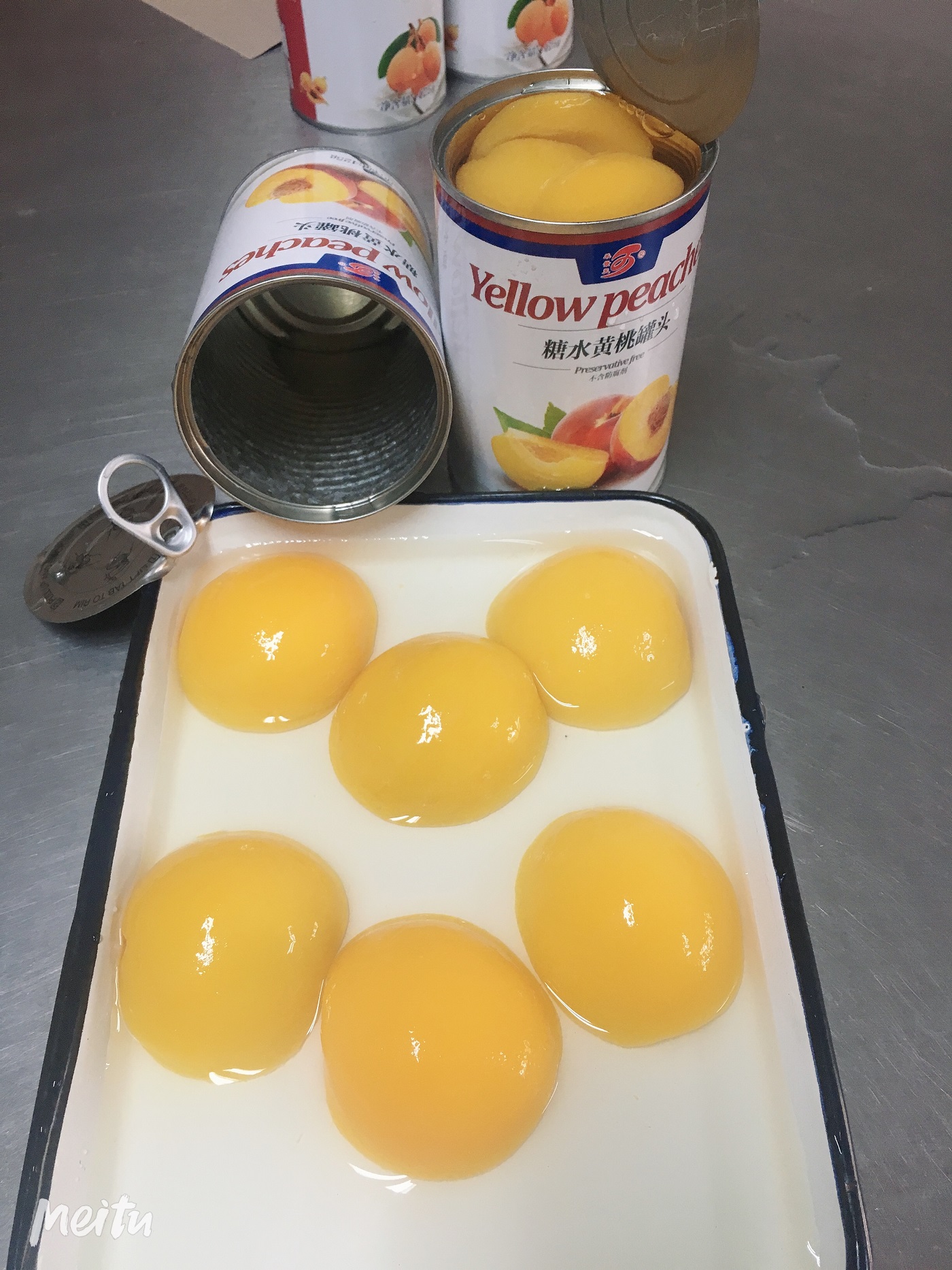 Canned yellow peach half in light syrup