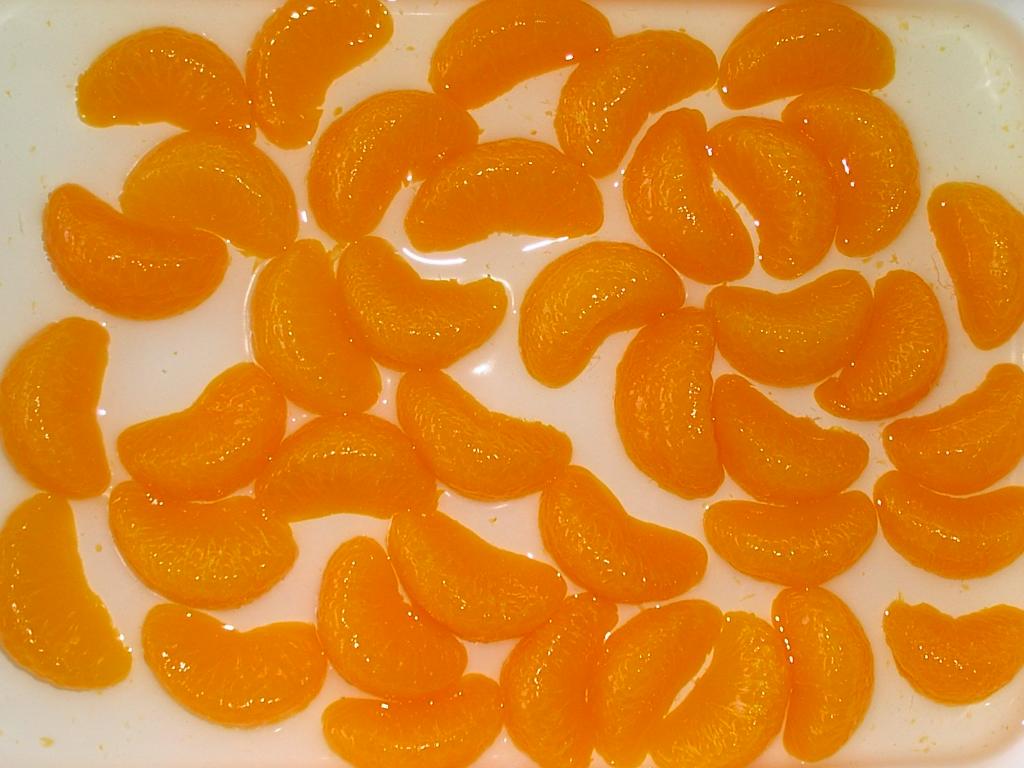 Canned mandarin orange in light syrup